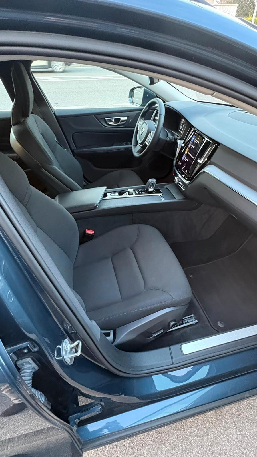 Volvo V60 B4 (d) Geartronic Momentum Business Pro