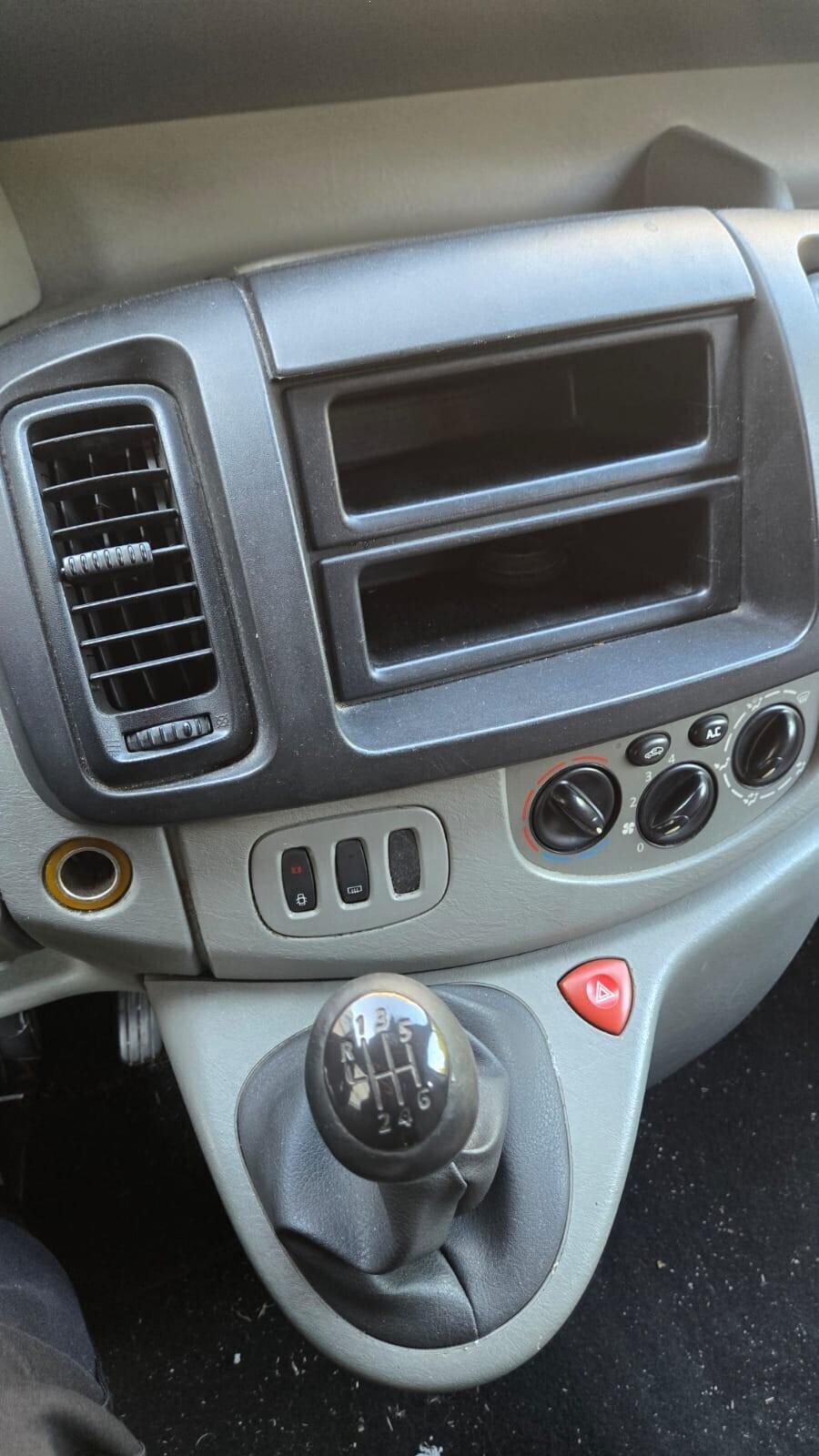 Renault Trafic T29 1.9 dCi/100CV PC-TN Combi