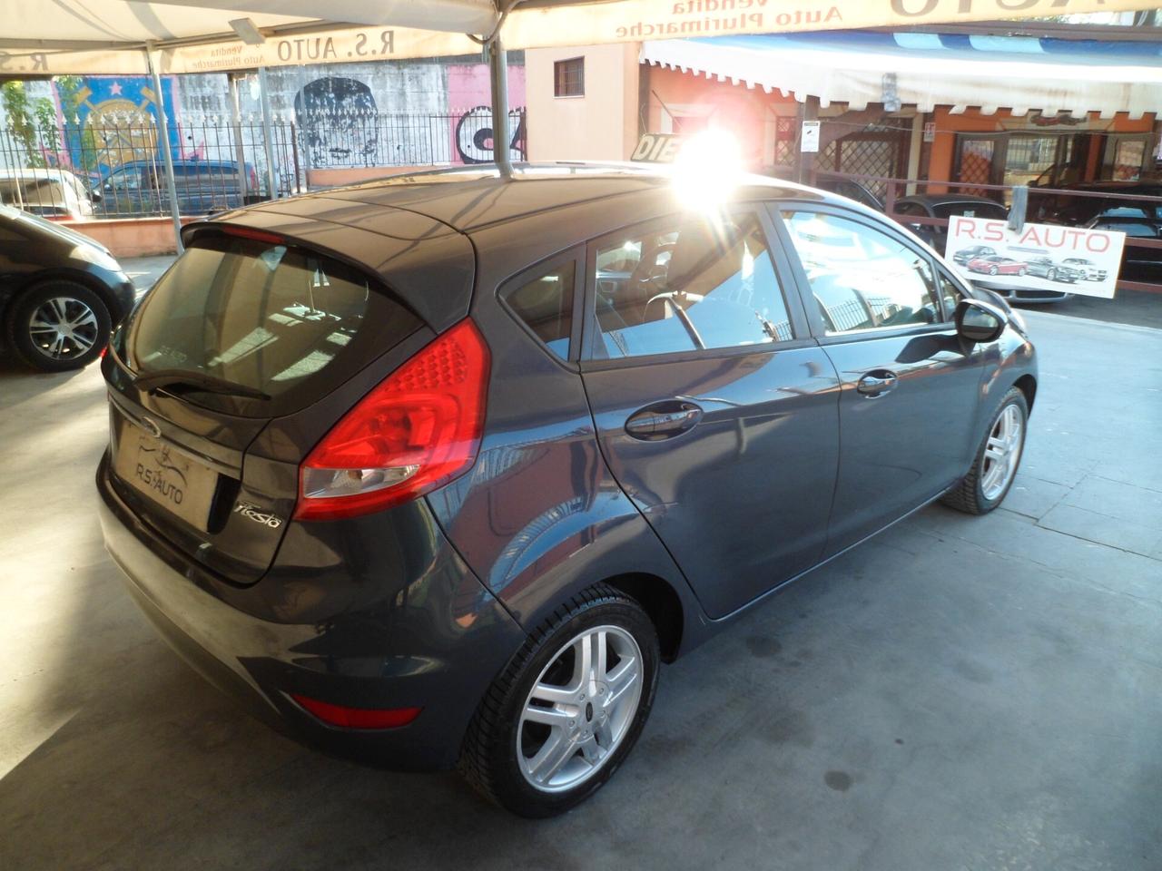 Ford Fiesta 1.4 TDCi 70CV 5 porte full 12