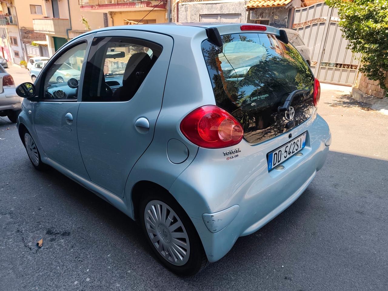 Toyota Aygo 1.0 benzina Automatica leggi