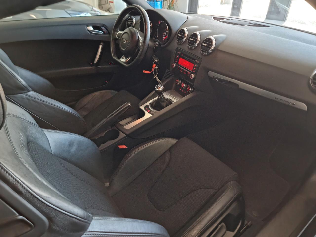 Audi TT Coupé 2.0 TDI QUATTRO