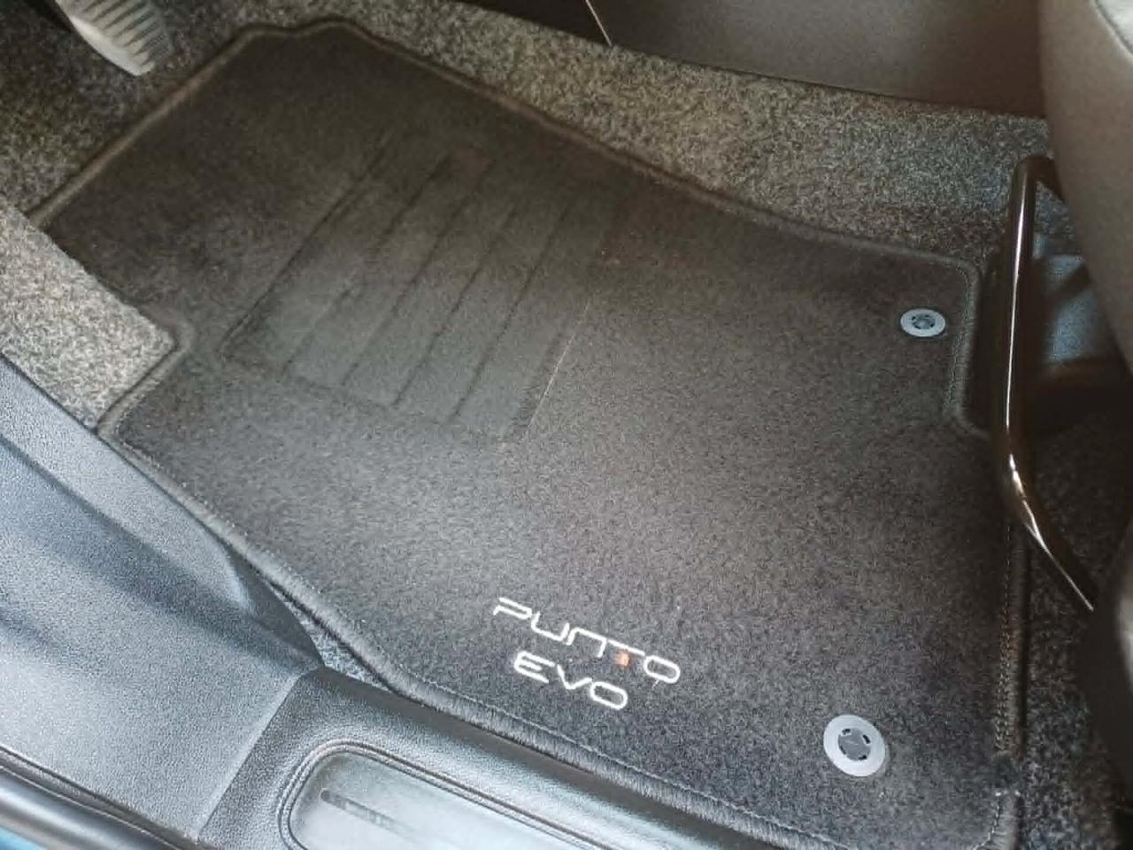 Fiat Punto 1.4 8v 77 cv 5 porte Natural Power Street