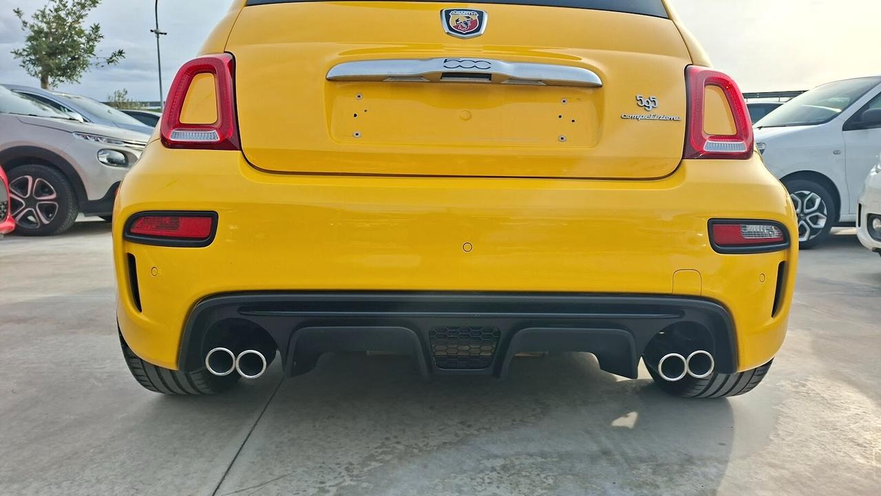 Abarth 595 1.4 Turbo T-Jet 165 CV con tetto apribile