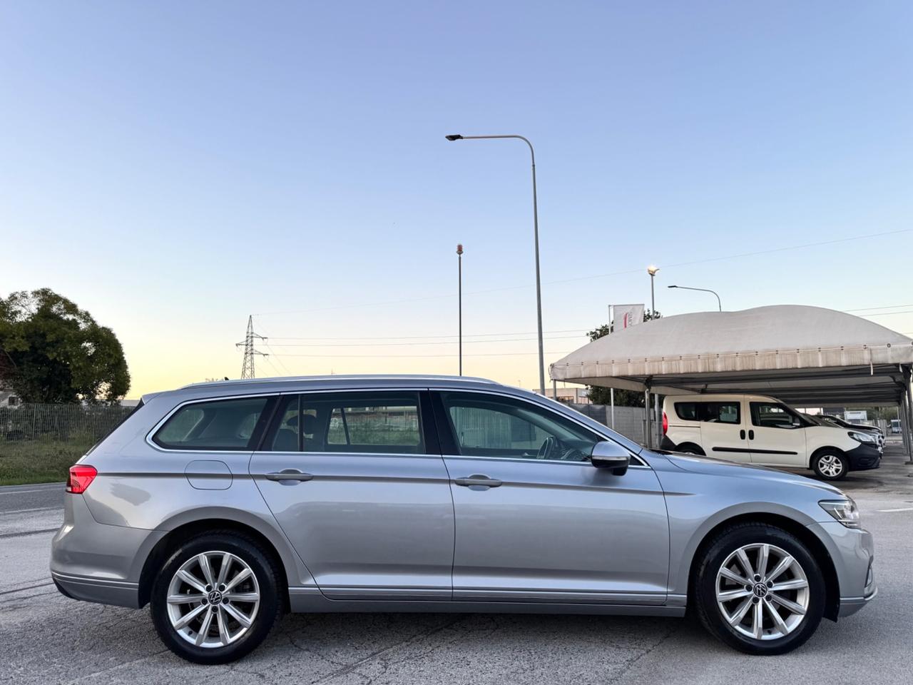 VOLKSWAGEN PASSAT Variant 2.0 Tdi Evo-Led Carplay 17