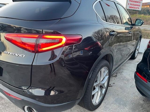 Alfa Romeo Stelvio 2.2 Turbodiesel 210 CV AT8 Q4 Executive