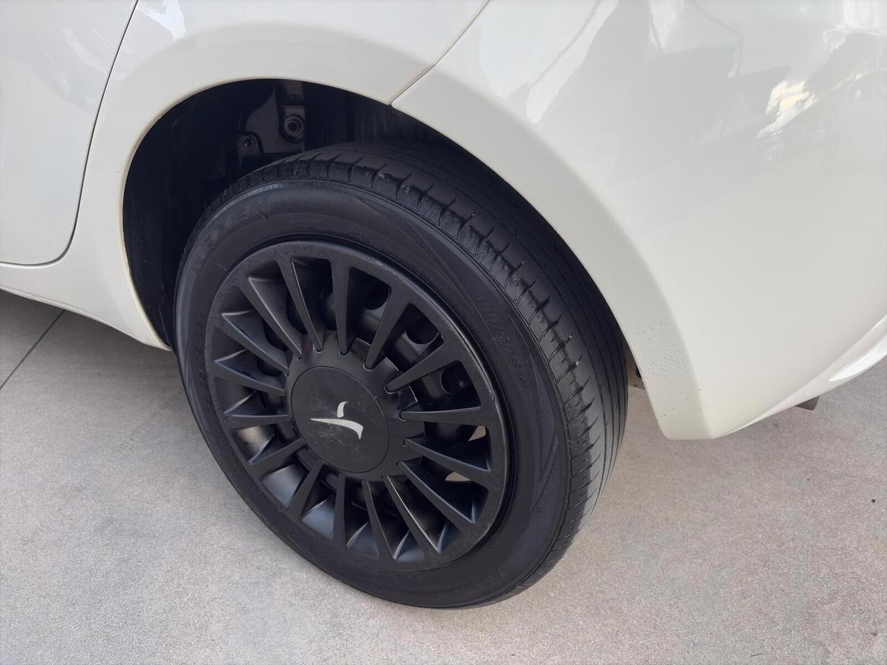 Lancia Ypsilon 1.2 69cv Elefantino Bianco