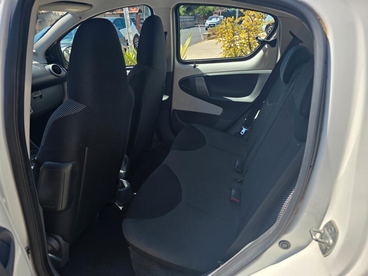 Toyota Aygo 1.0 12V VVT-i 5 porte Sol Connect MMT