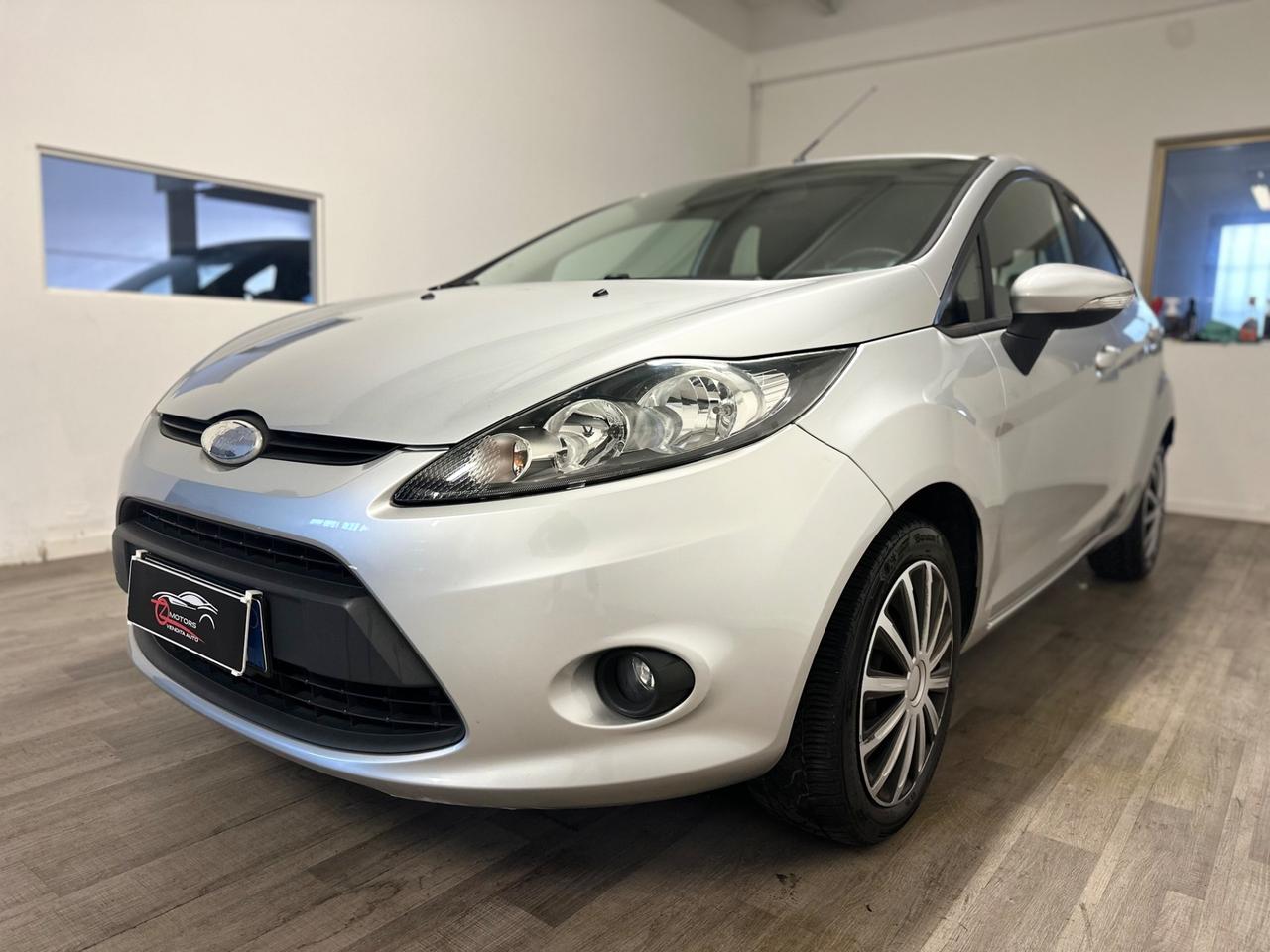Ford Fiesta 1.4 5 porte Bz.- GPL Titanium NEOPATENTATI