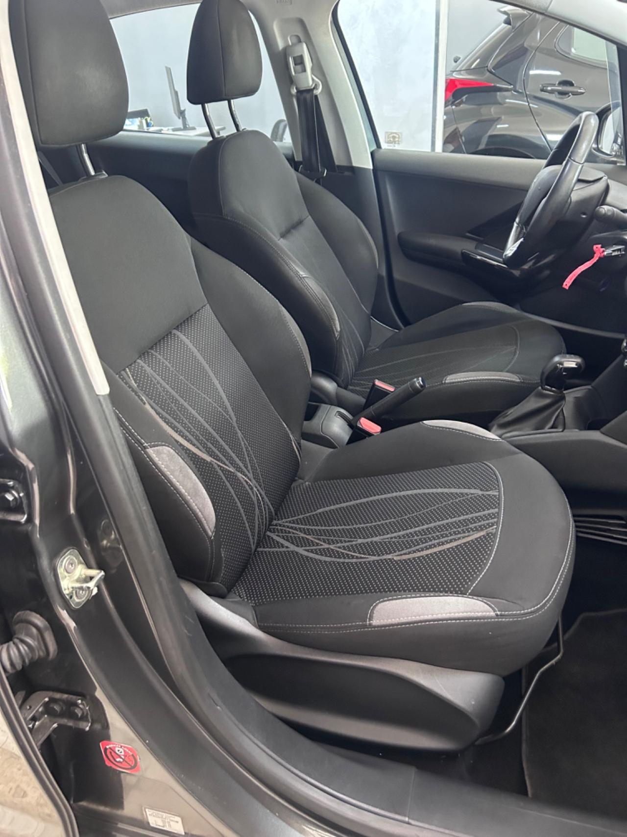 Peugeot 208 1.4 HDi 68 CV 5 porte Allure