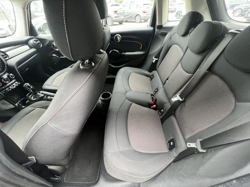 MINI Mini 5 porte Mini 5p 1.5 Cooper Business auto 136cv