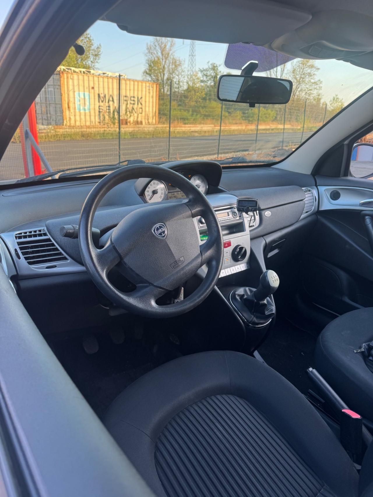 Lancia Ypsilon 1.3 MJT 75 CV Platino