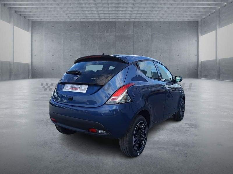 Lancia Ypsilon 1.0 firefly hybrid Gold s&s 70cv