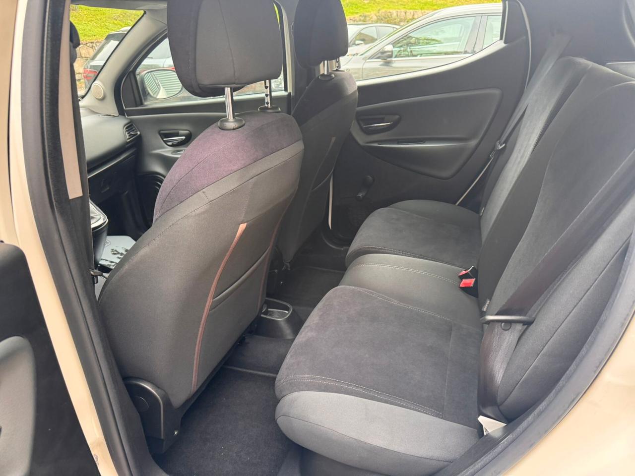Lancia Ypsilon 1.2 69 CV 5 porte S&S Platinum GARANZIA 1 ANNO