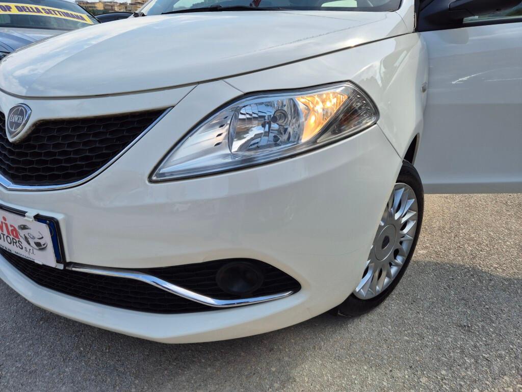 Lancia Ypsilon 1.2 69 CV 5 porte 27.000 KM