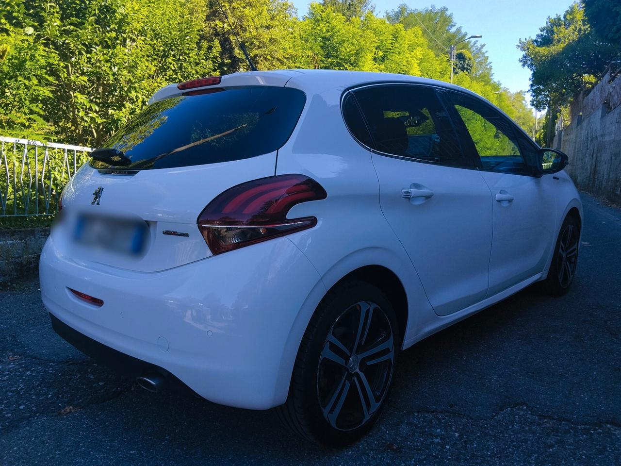 Peugeot 208 BlueHDi 100 5 porte GT Line