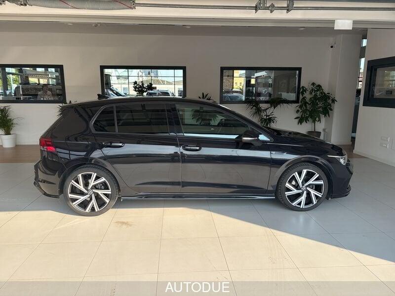 Volkswagen Golf 8 2.0 TDI R-LINE 150CV DSG
