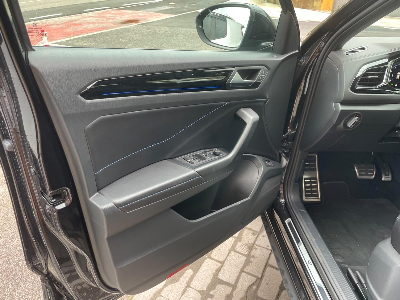 Volkswagen T-Roc R 2.0 TSI DSG 4MOTION AKRAPOVIC'