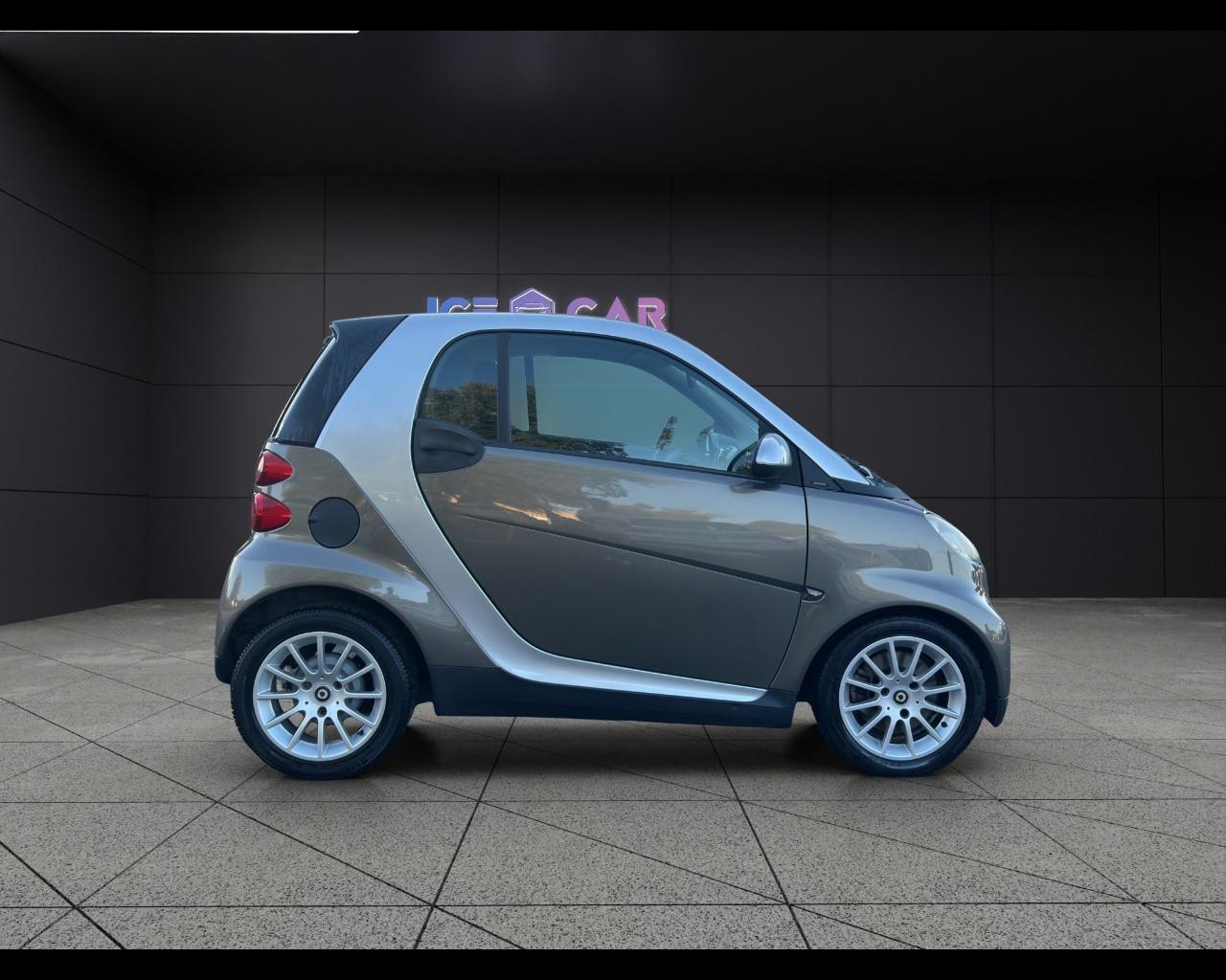SMART fortwo 2ª serie - fortwo 1000 52 kW MHD coupé passion