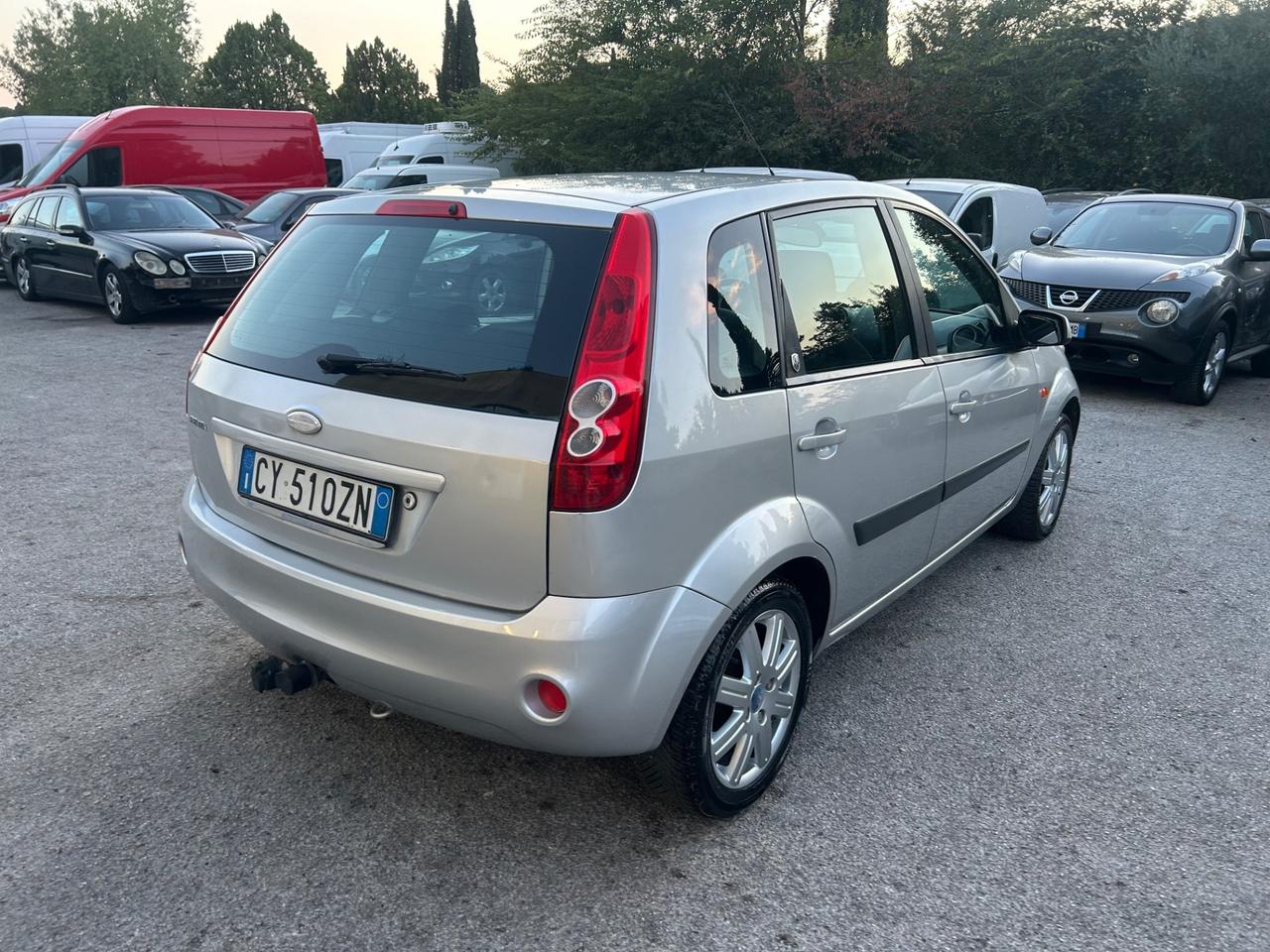 Ford Fiesta 1.2 5p. Ghia 140000km Gancio Traino