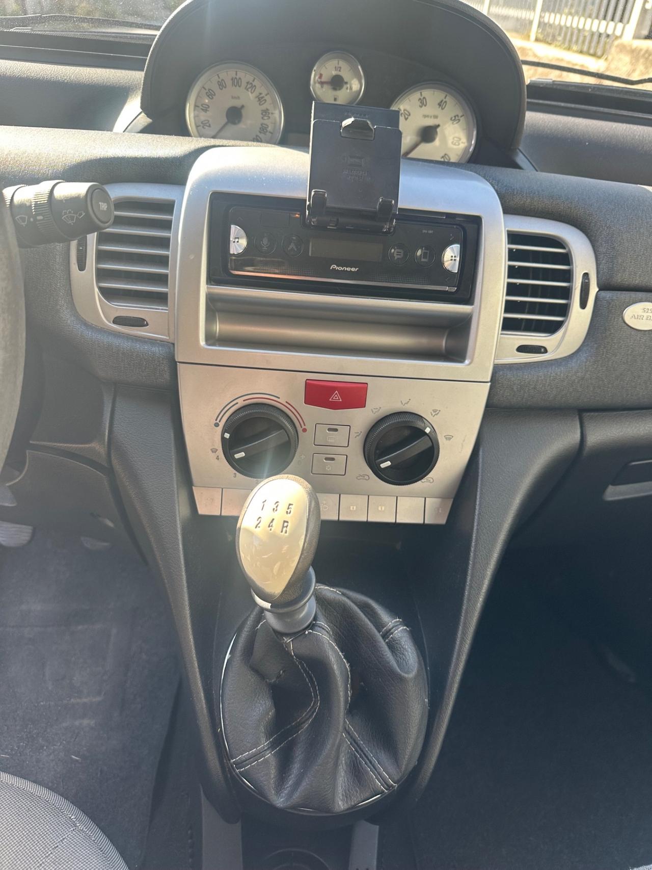 Lancia Ypsilon 1.3 MJT 75 CV Platino