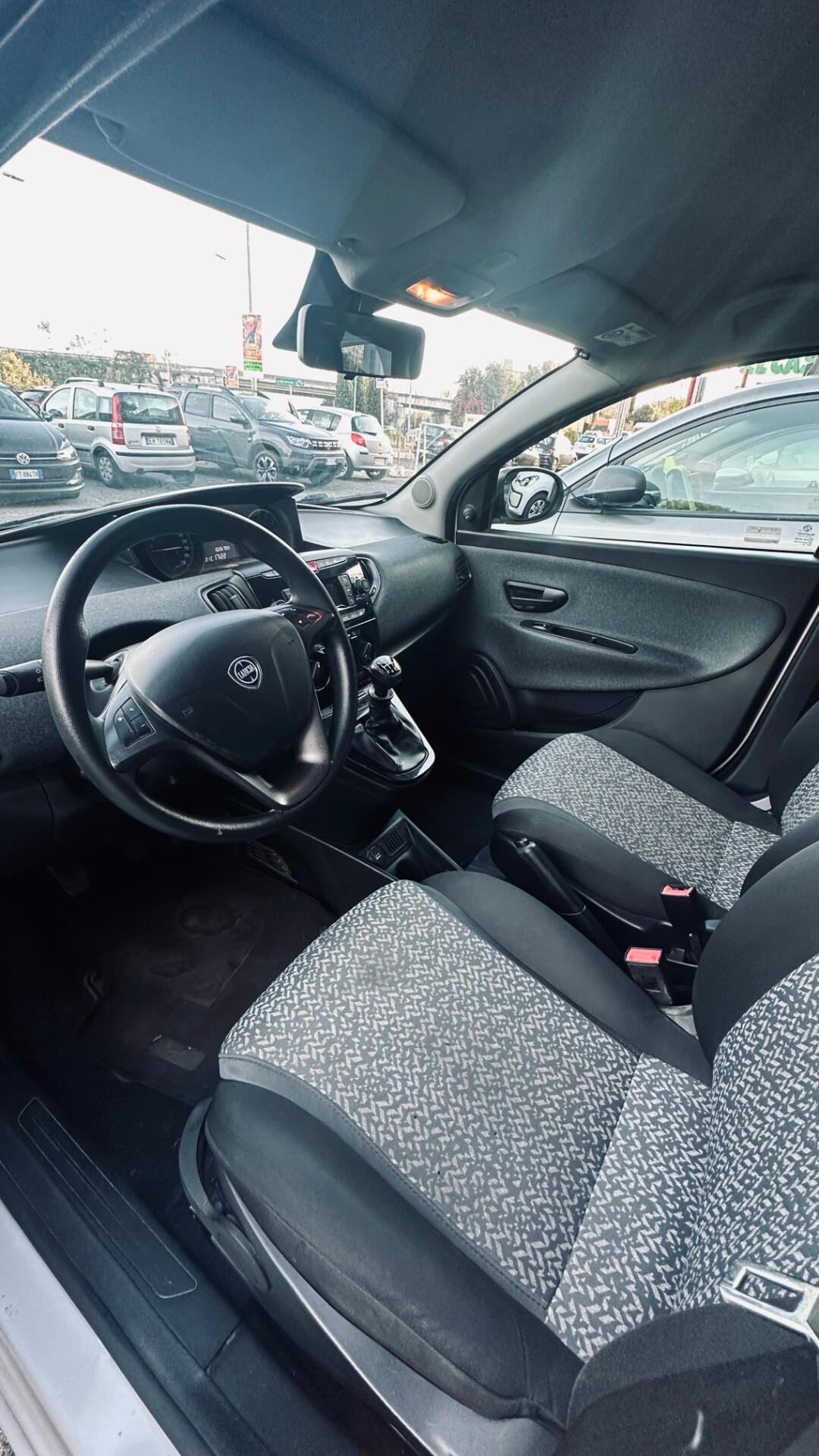 Lancia Ypsilon 1.0 FireFly 5 porte S&S Hybrid Ecochic Silver