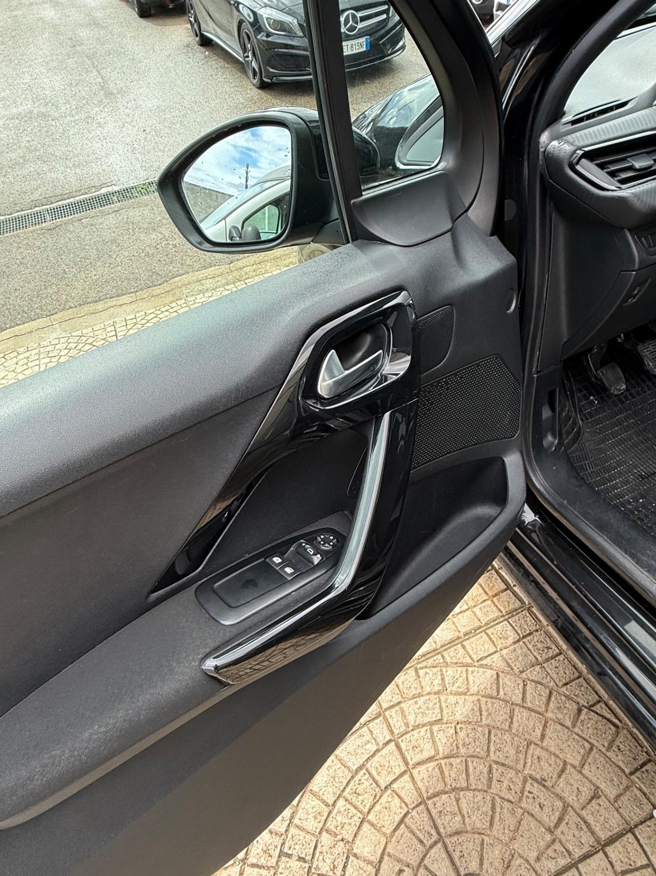 Peugeot 208 1.4 HDi 68 CV 5 porte