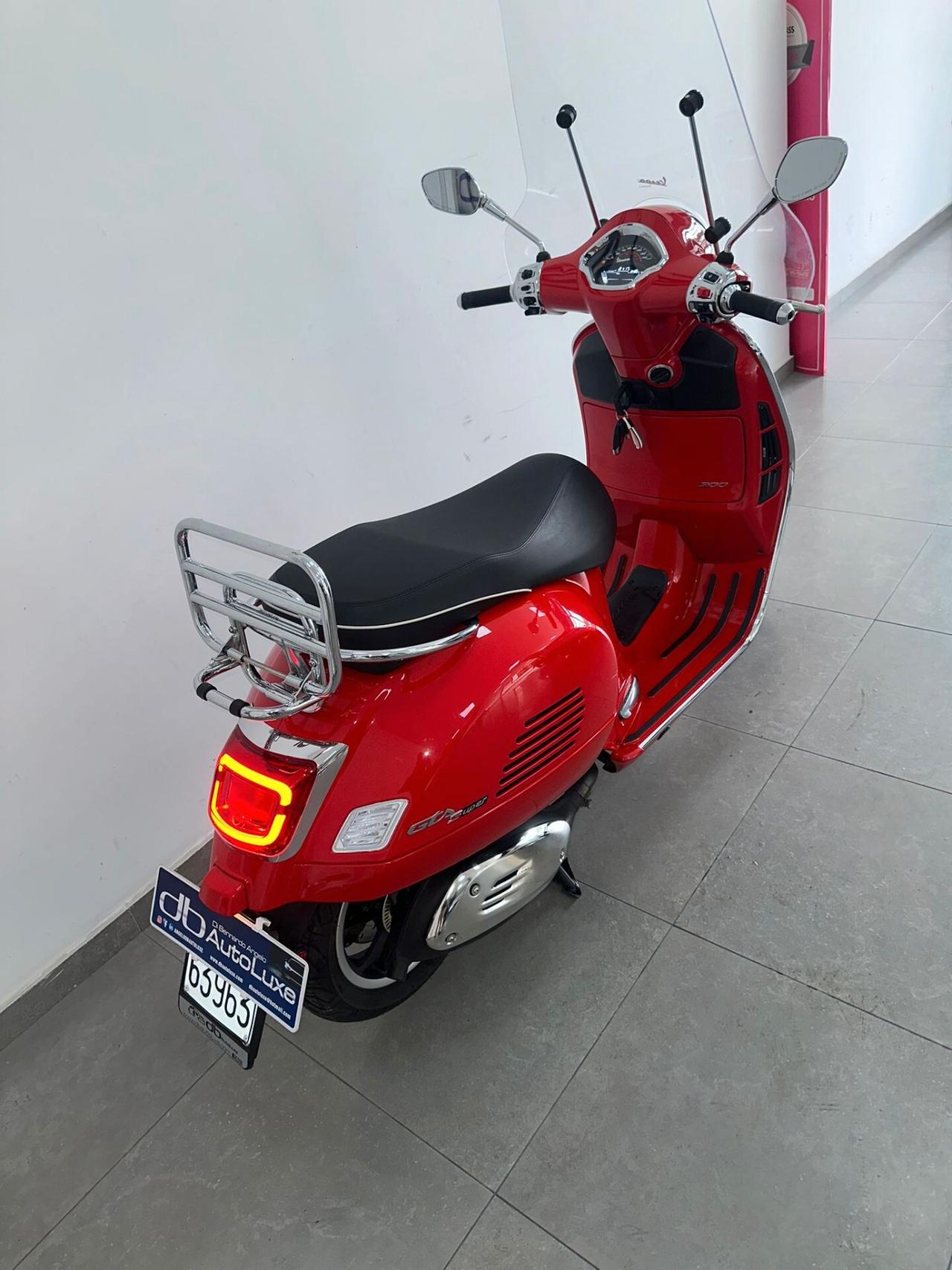 Piaggio Vespa 300 GTS hpe