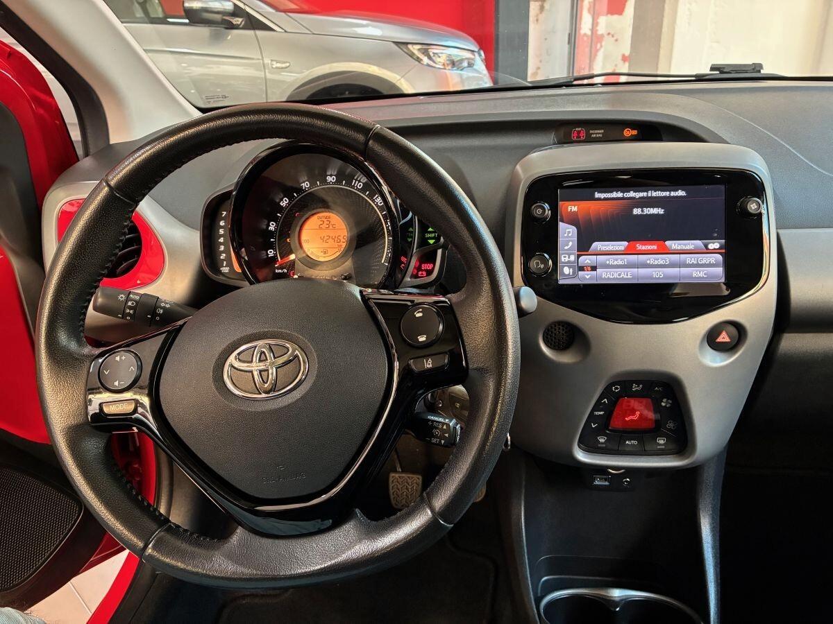 Toyota Aygo Connect 1.0 VVT-i 72 CV 5 porte x-clusiv red style
