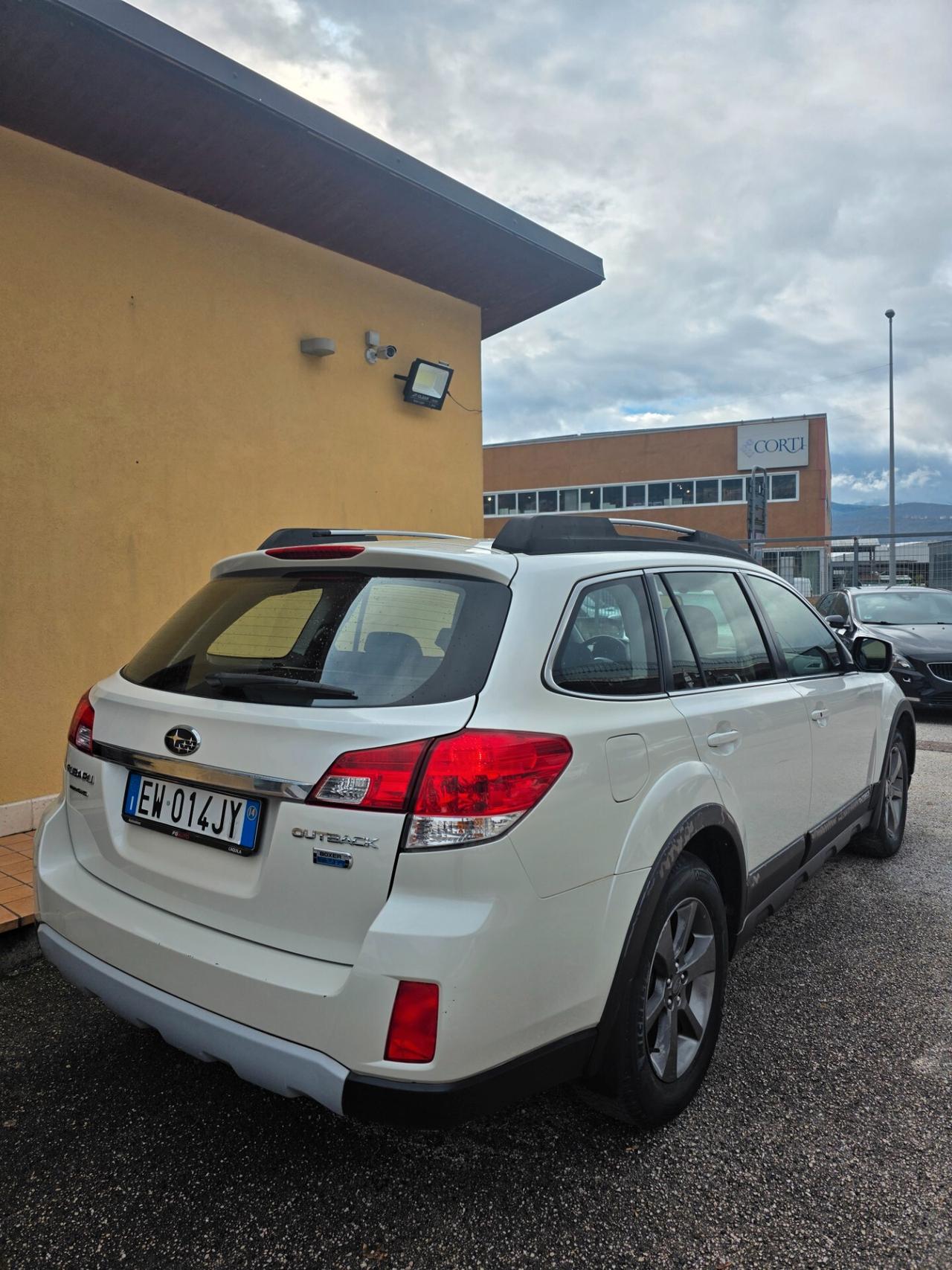 Subaru OUTBACK 2.0D CVT Trend Lineartronic