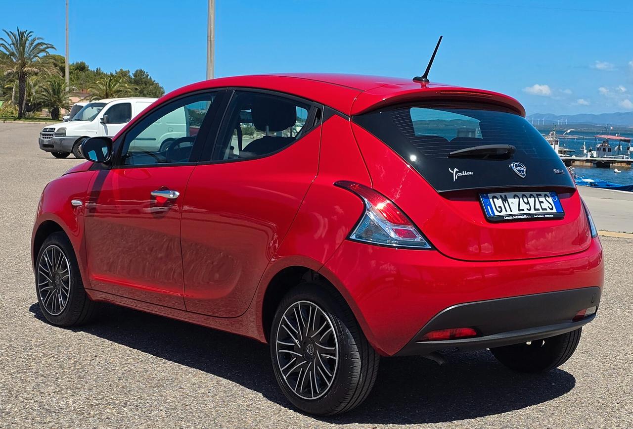 Lancia Ypsilon 1.0 FireFly 5 porte S&S Hybrid Ecochic Silver