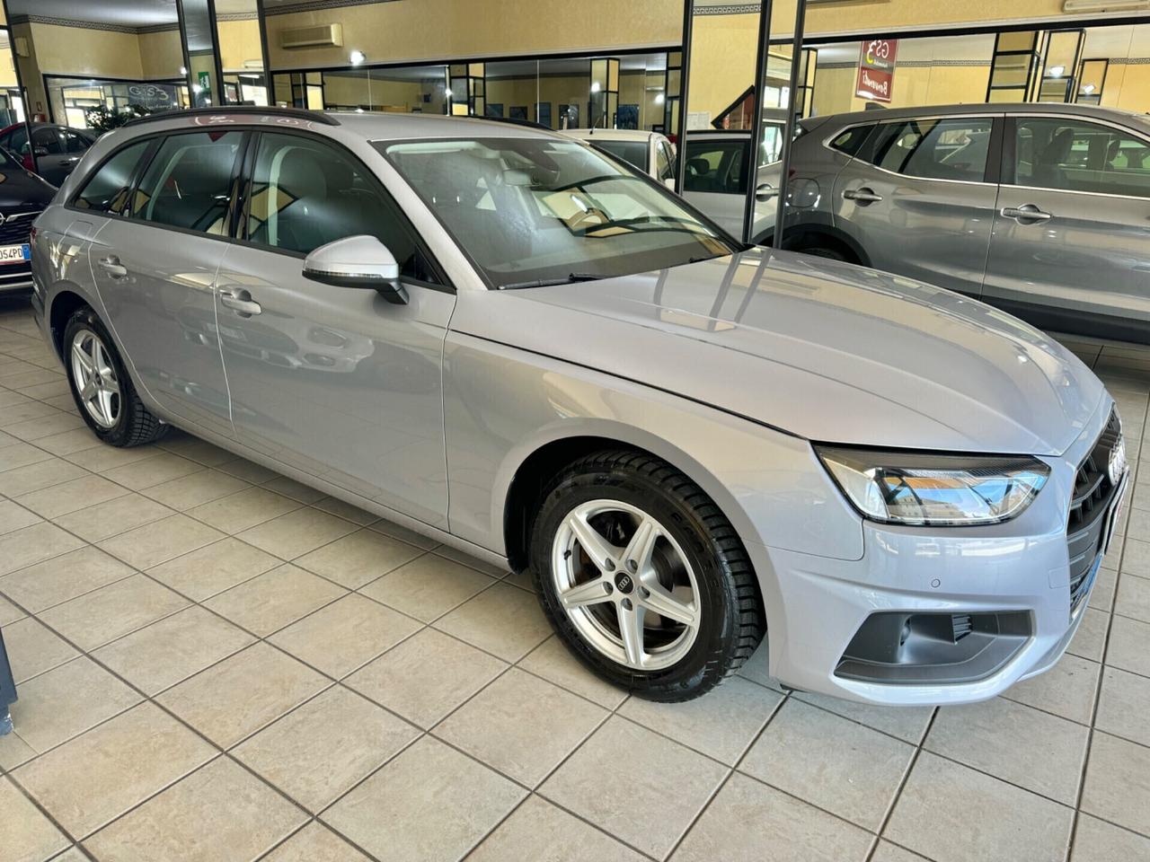 Audi A4 Avant 30 TDI/136 CV S tronic Business