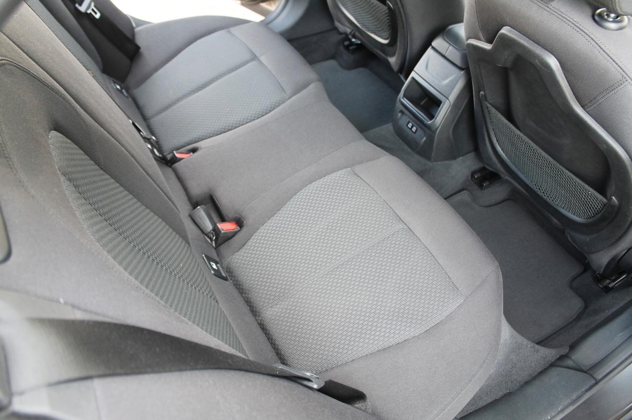 Bmw 116 116d 5p. Advantage