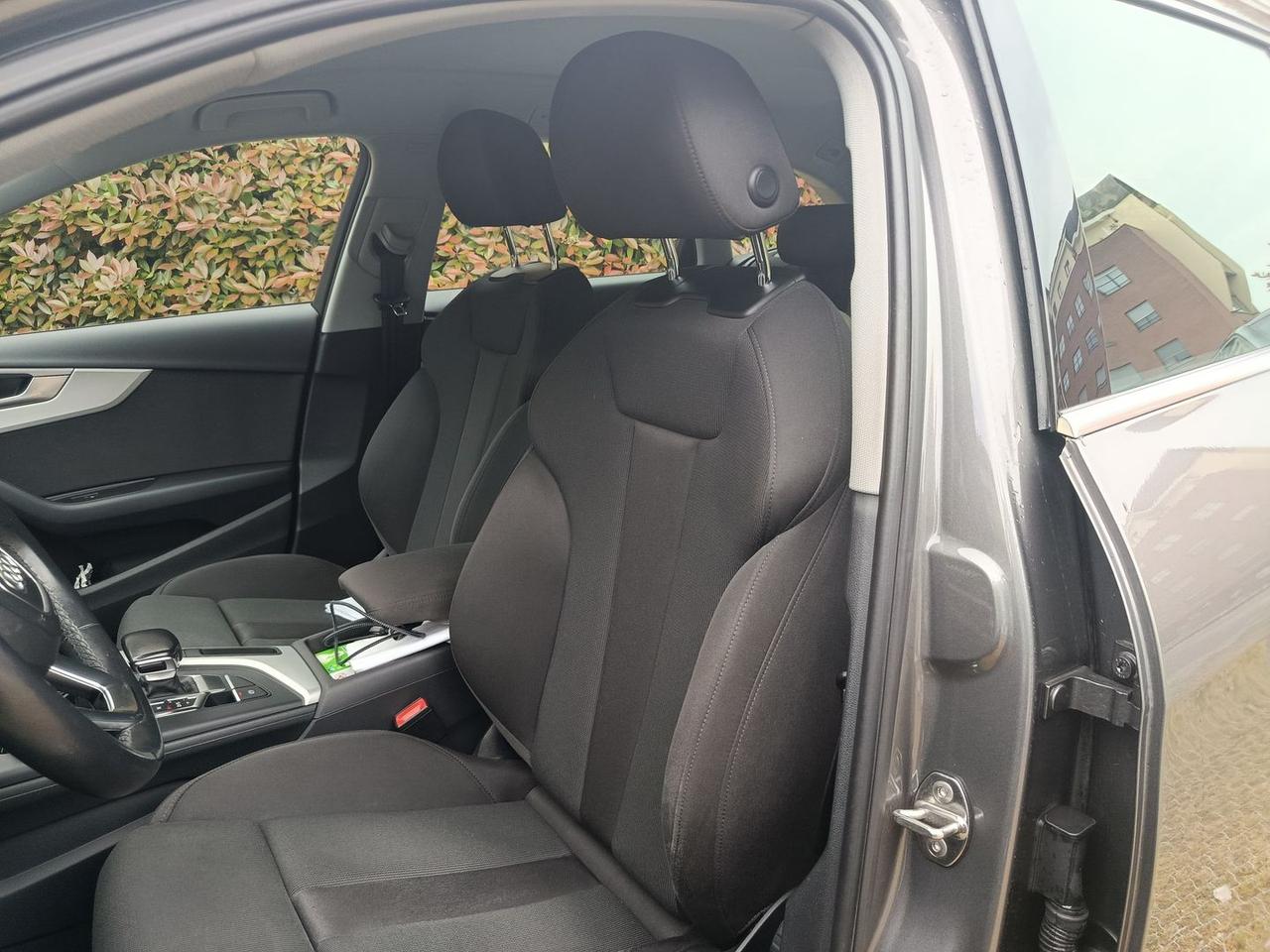 Audi A4 Business Advanced 2.0 35 TDI MHEV #10442