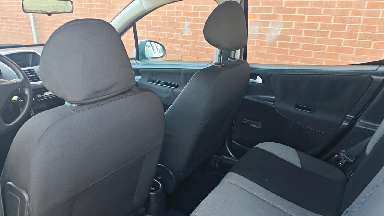 Peugeot 207 1.4 8V 75CV 5p. ONE Line