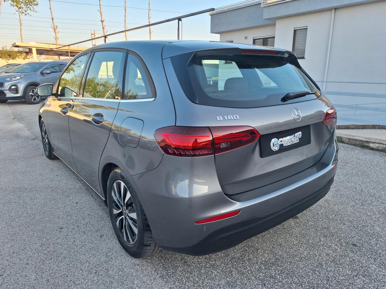 Mercedes-benz B 180 Automatic Advanced RETROCAM- 2023