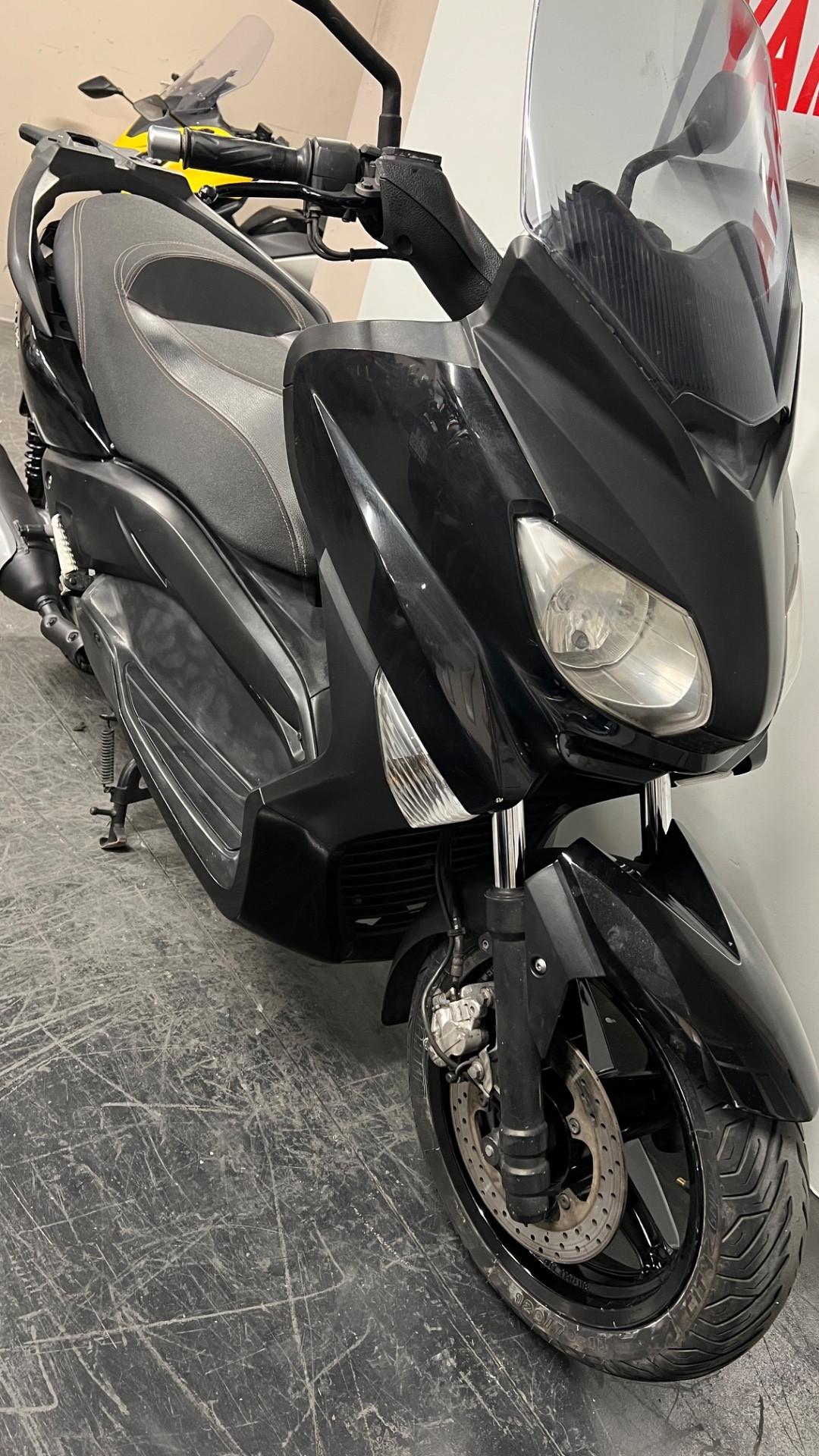 Yamaha X-Max 250