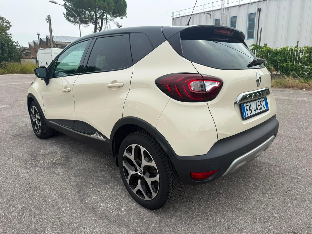 Renault Captur dCi 8V 90 CV EDC Start&Stop Energy Initiale Paris