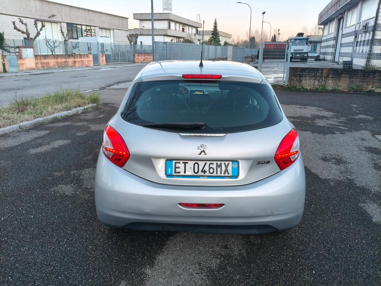 Peugeot 208 1.2 5 porte 2014 SOLO 137.000 KM