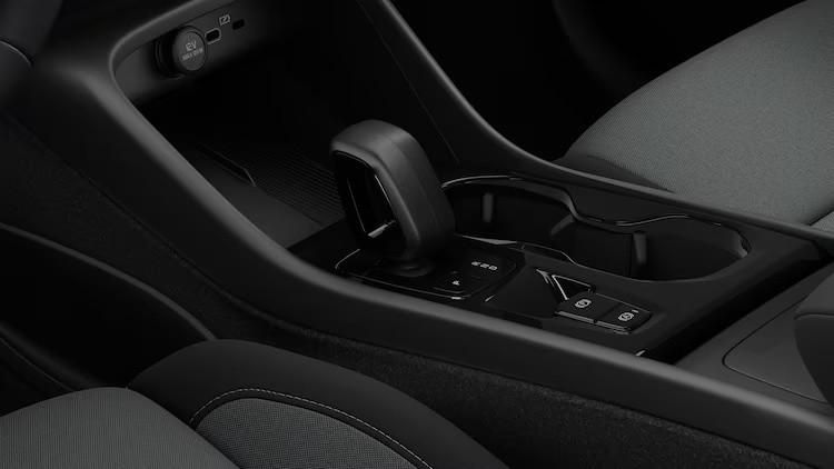 VOLVO XC40 PLUS DARK B3 AUTO PREZZO PROMO FINO AL 31/12/2025