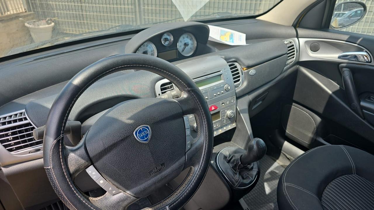 Lancia Ypsilon 1.3 MJT 105 CV Sport MomoDesign