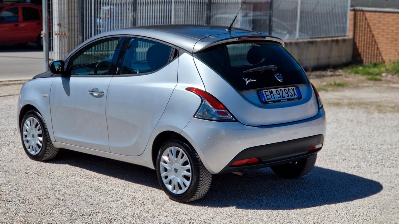 Lancia Ypsilon 0.9 TwinAir 85 CV 5 porte S&S Gold