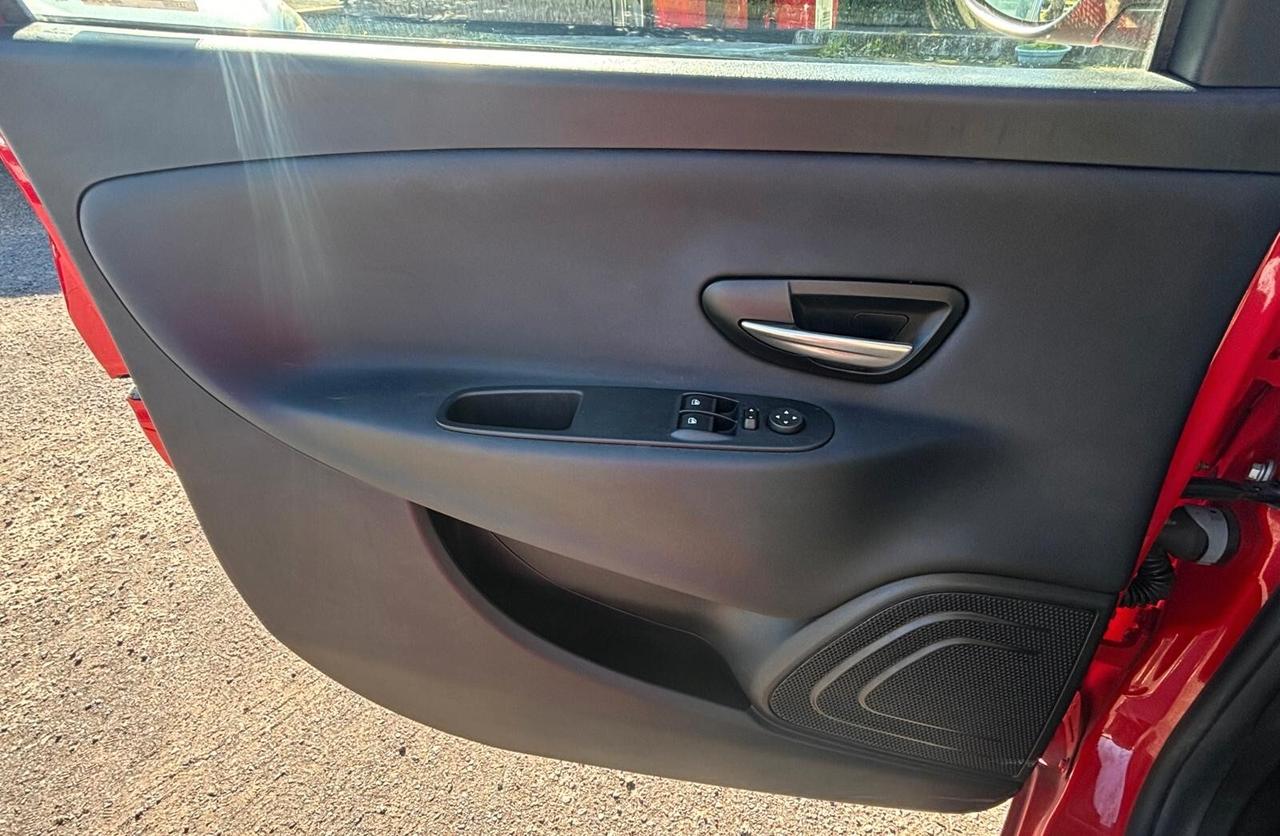 Lancia Ypsilon 1.2 69 CV 5 porte GPL Ecochic Gold