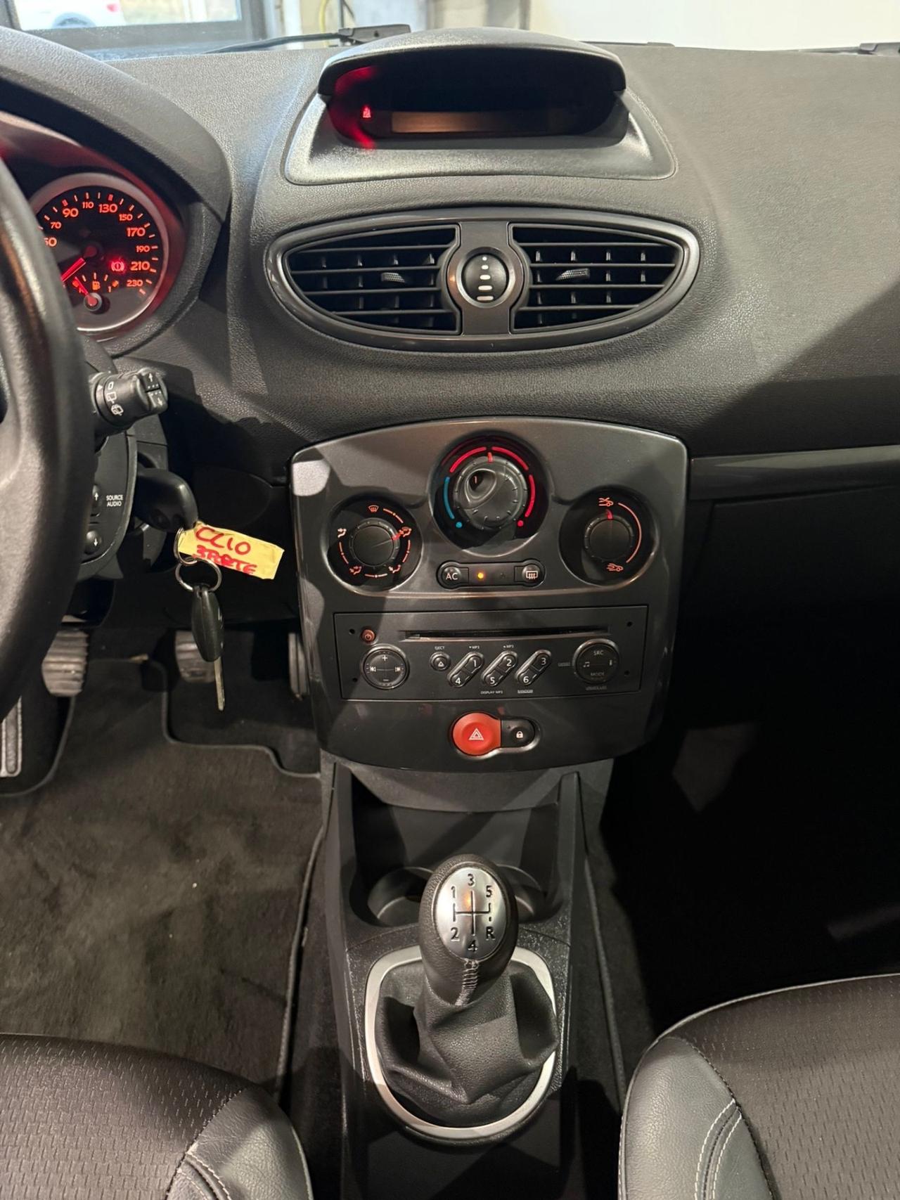 RENAULT CLIO 1.5 -NEOPATENTATI-UNICO PROPRIETARIO