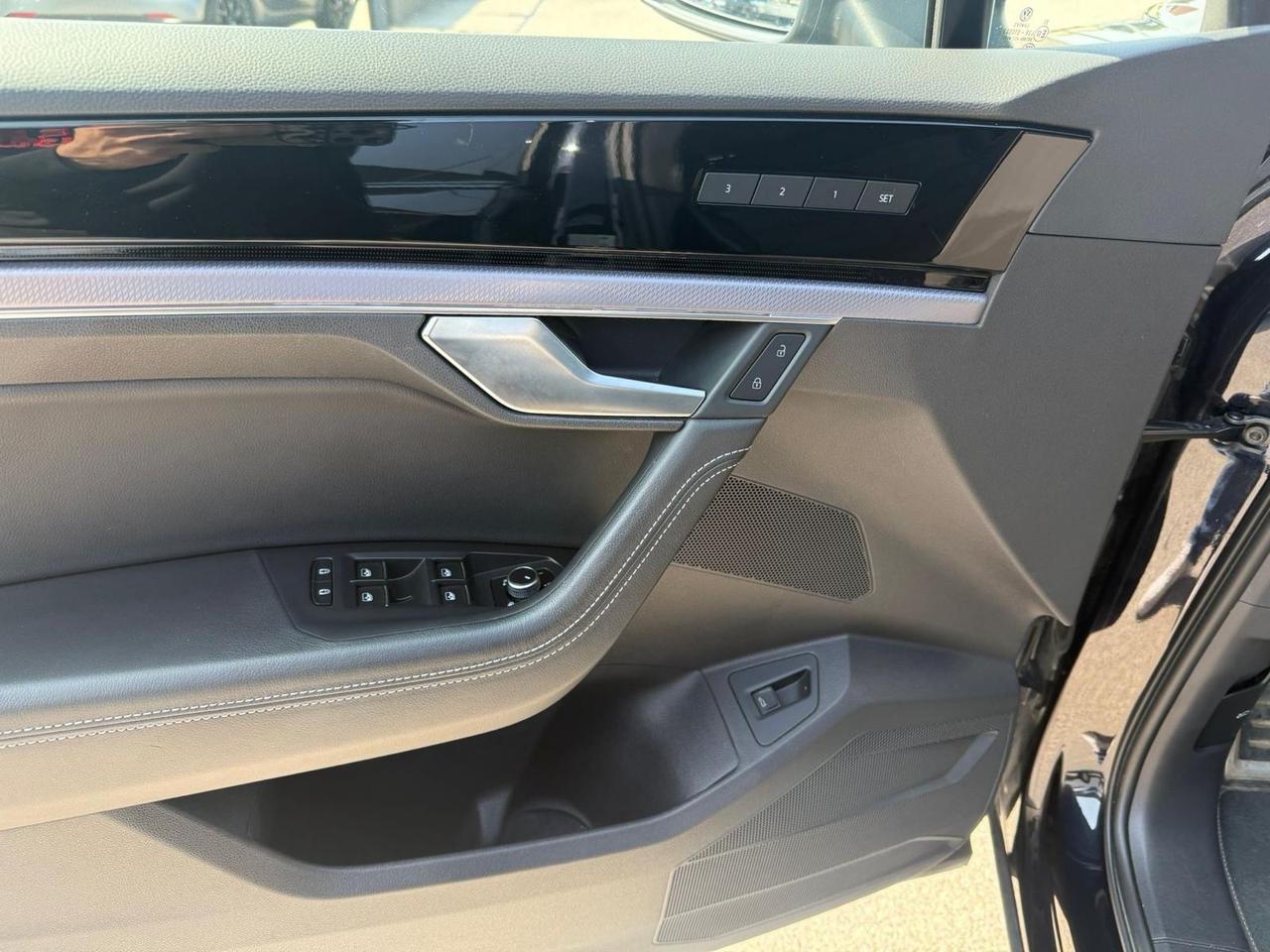 Volkswagen Touareg R-line 3.0 V6 TDI