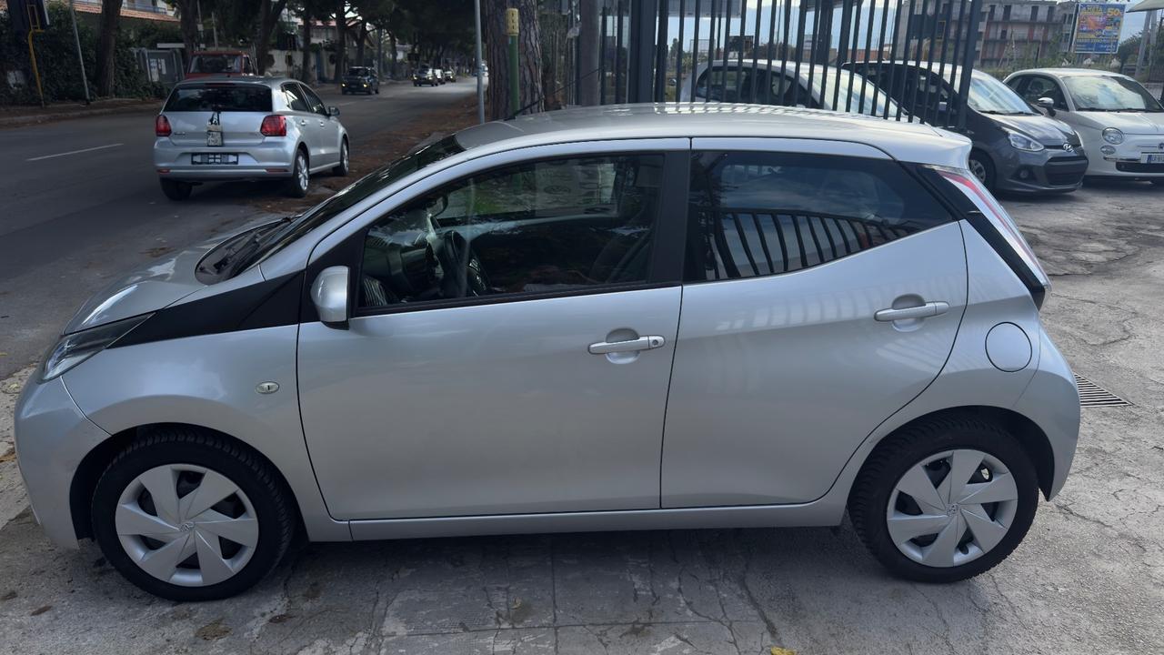 Toyota Aygo 1.0 VVT-i 69 CV 5 porte x-clusiv