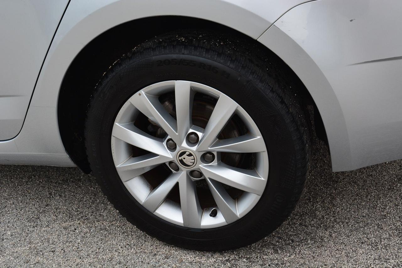 Skoda Octavia 1.6 TDI SCR 115 CV Wagon Executive DAB Navi