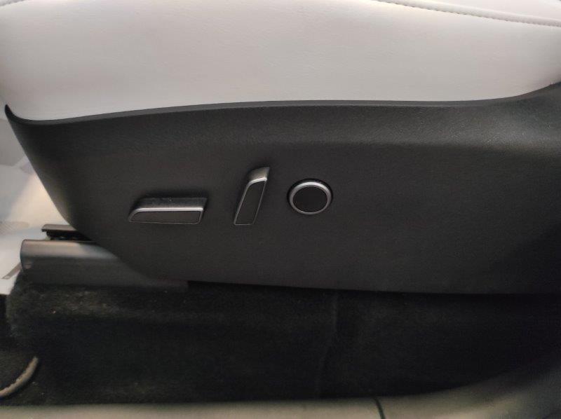 TESLA Model Y - Model Y AWD Performance