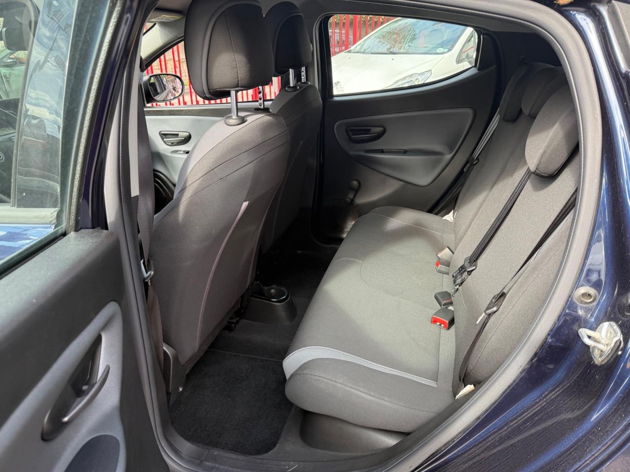 Lancia Ypsilon 1.2 69 CV 5 porte Silver