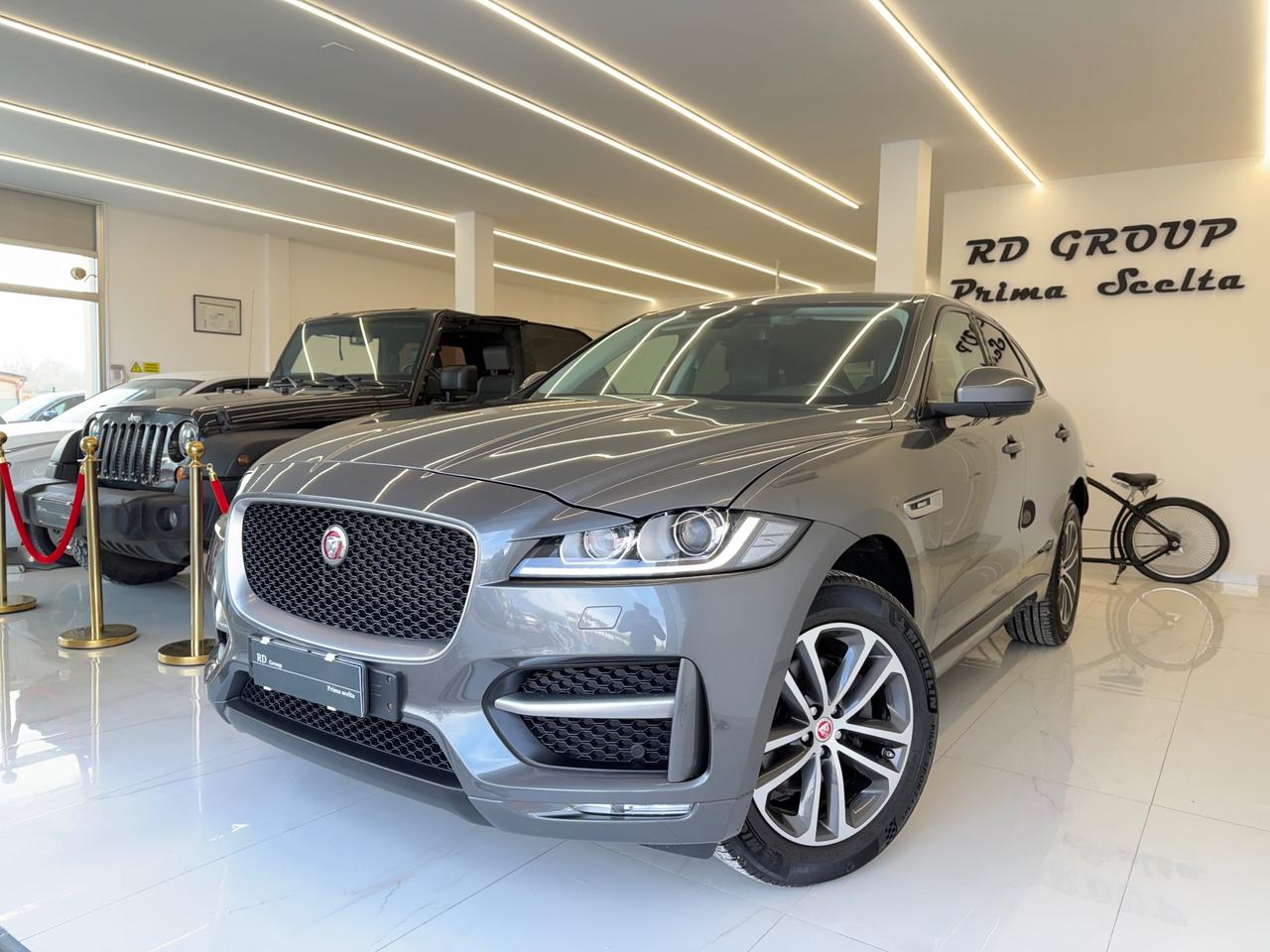 Jaguar F-Pace 2.0d I4 R-Sport awd 240cv automatica iva Esposta