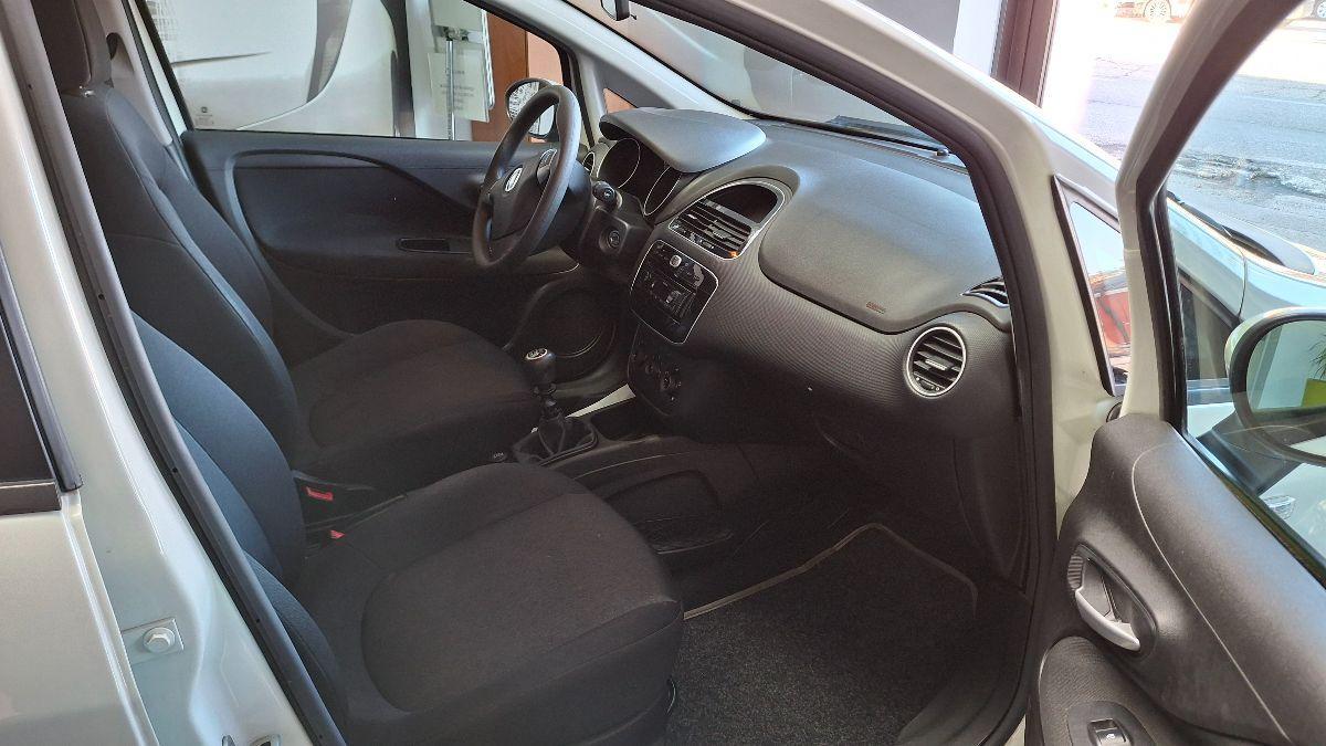 FIAT - Punto - 1.2 8V 5p. Street